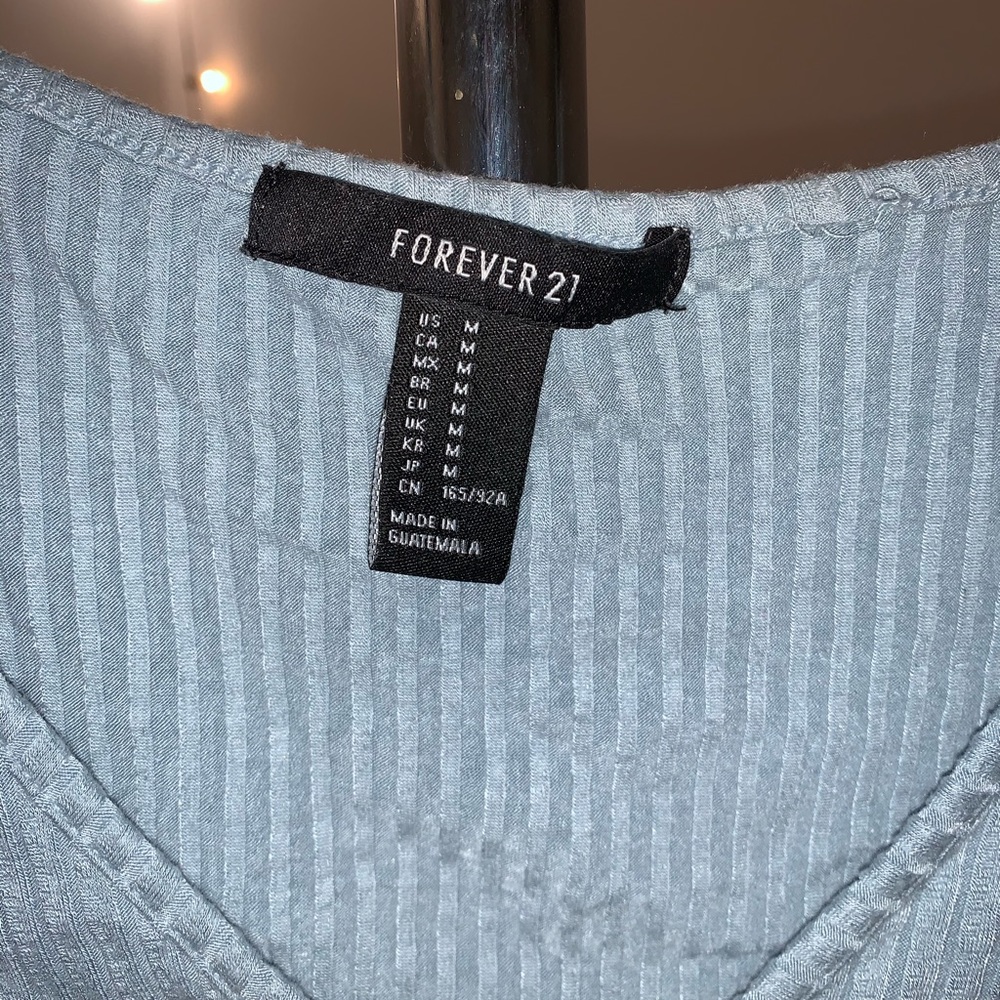 crop top tee - Picture 2 of 2